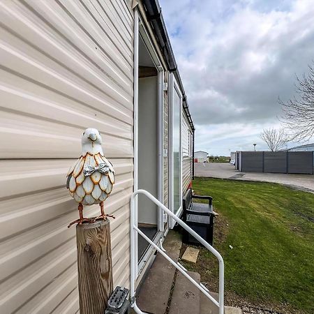 Modern 6 Berth Caravan With Wifi At St Osyth Beach In Essex Ref 28051Fv 滨海克拉克顿 外观 照片