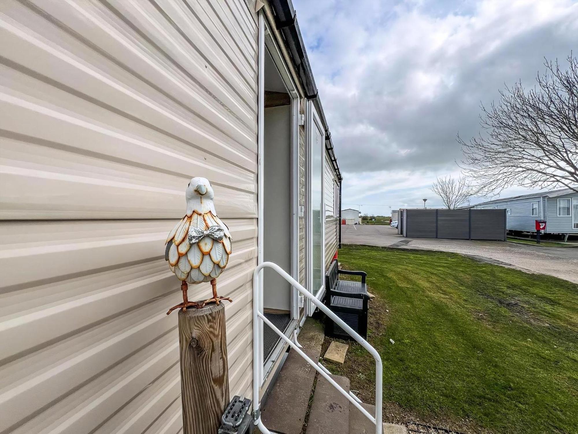 Modern 6 Berth Caravan With Wifi At St Osyth Beach In Essex Ref 28051Fv 滨海克拉克顿 外观 照片