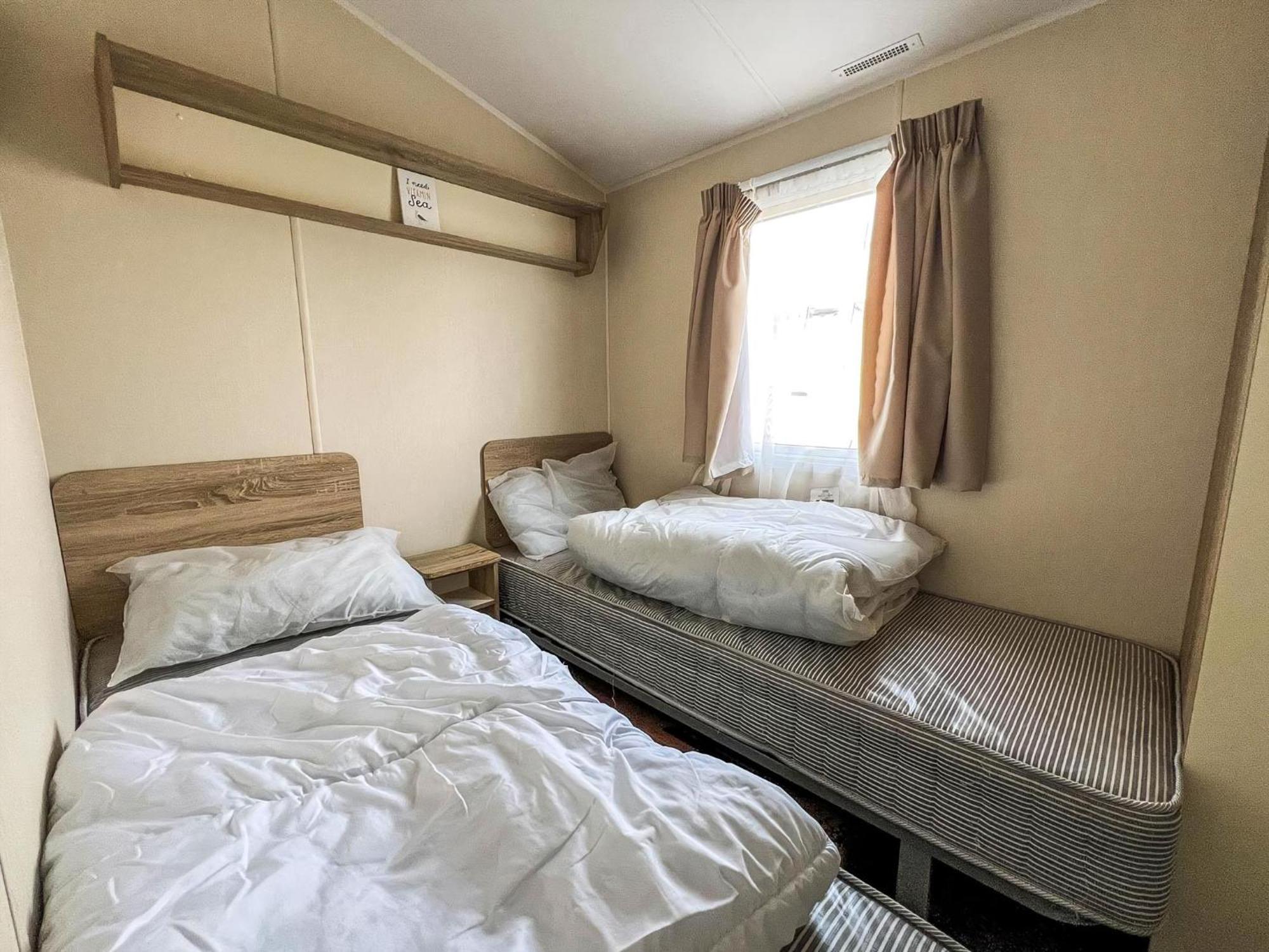 Modern 6 Berth Caravan With Wifi At St Osyth Beach In Essex Ref 28051Fv 滨海克拉克顿 外观 照片