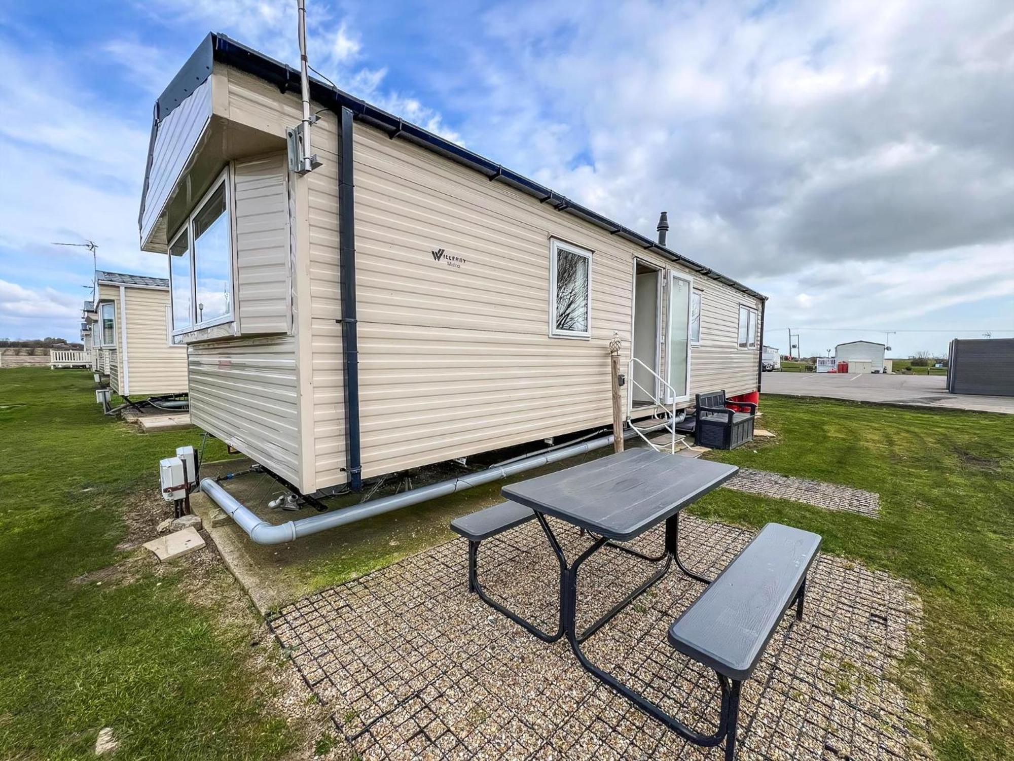 Modern 6 Berth Caravan With Wifi At St Osyth Beach In Essex Ref 28051Fv 滨海克拉克顿 外观 照片