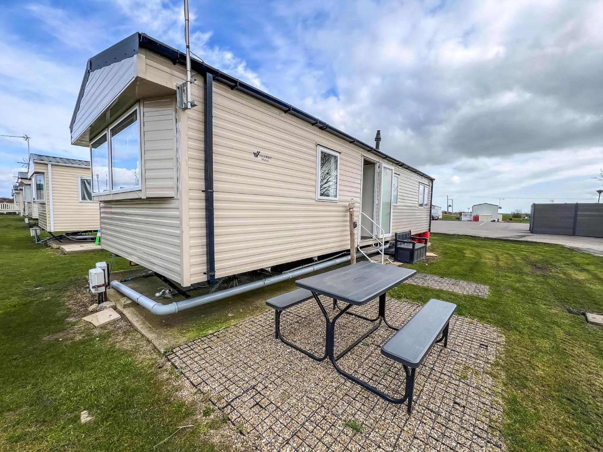 Modern 6 Berth Caravan With Wifi At St Osyth Beach In Essex Ref 28051Fv 滨海克拉克顿 外观 照片